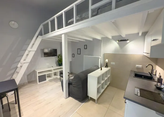 Apartament Z Antresola I Prywatnym Patio